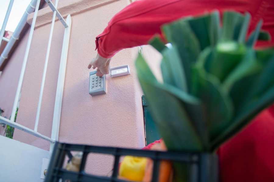 מי אחראי לתשלום על תיקון האינטרקום בדירה מושכרת?