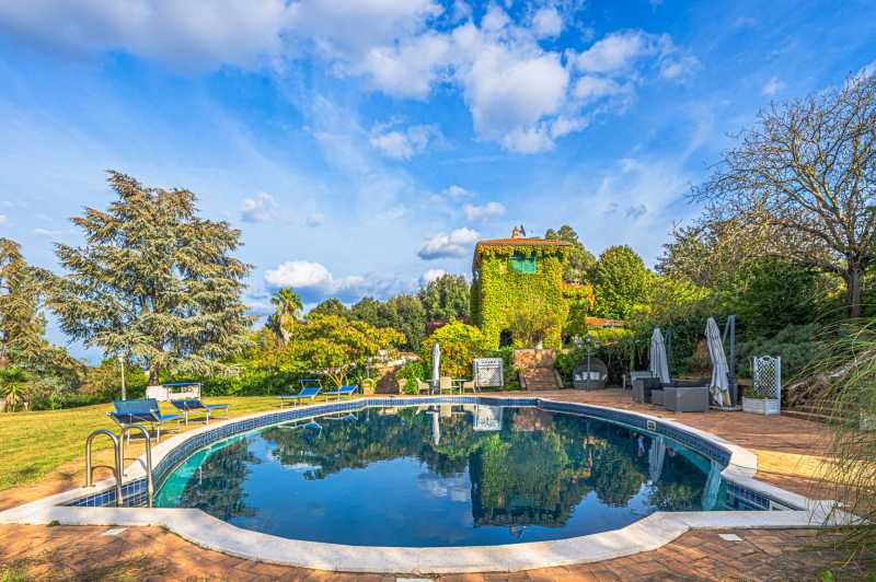 Продается вилла недалеко от Рима