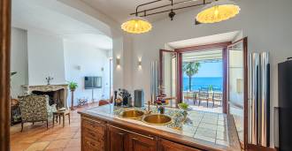 Эксклюзивная историческая вилла у моря в Санта-Маринелле, Рим.